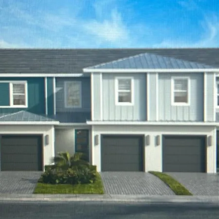 Charming 3 Bedroom Townhouse Located In Reunion Resort